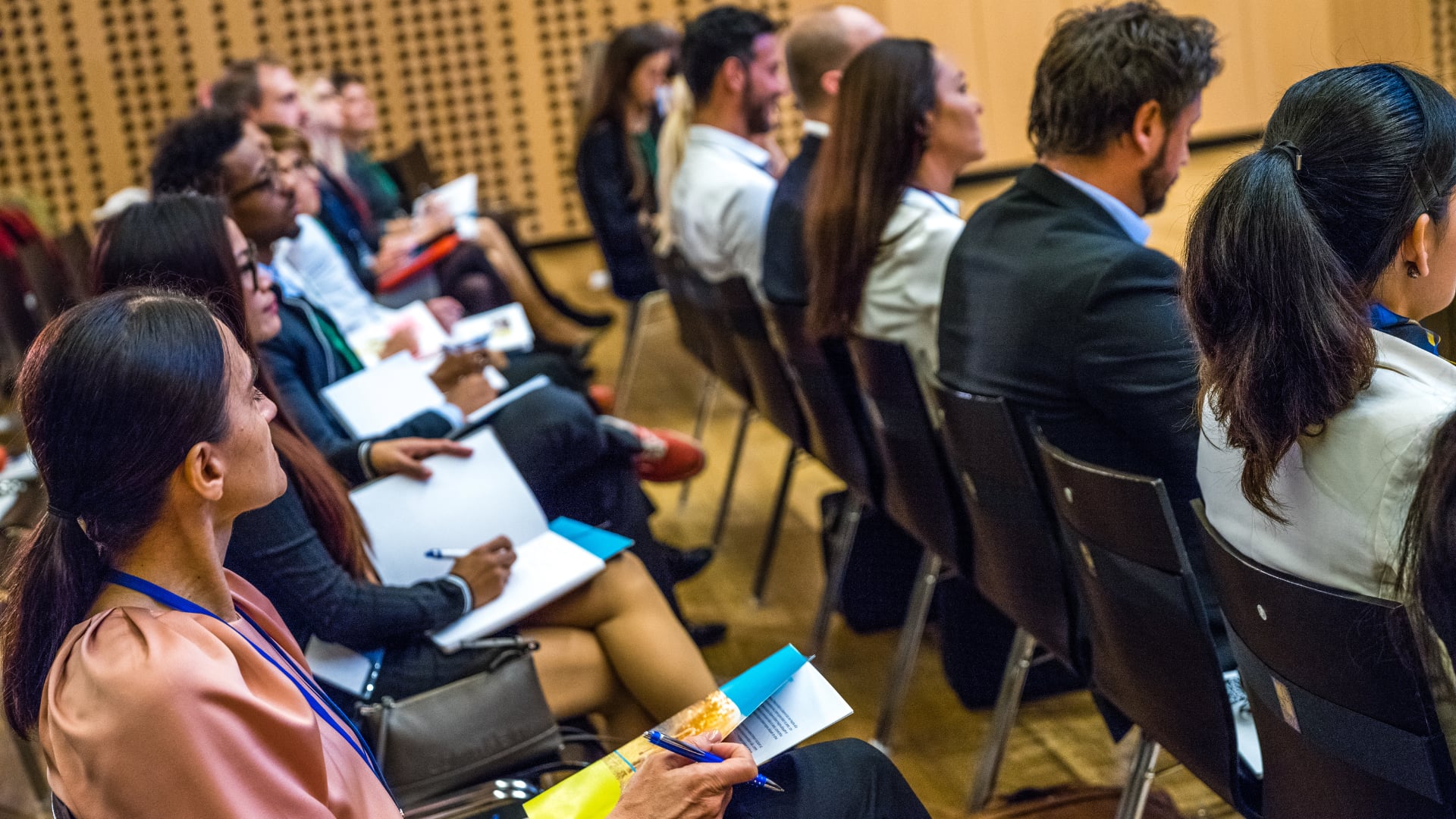 Aula Magna: Erosão da Constituição pelos Tribunais - causas e soluções