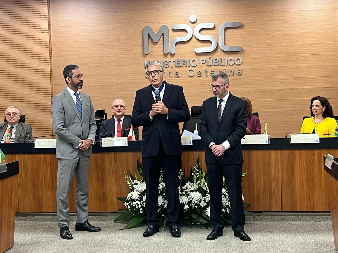 Imagem de capa: Professor Mauro Renner recebe comenda do Conselho Nacional dos Ouvidores do Ministério Público - FMP Faculdade de Direito, Porto Alegre